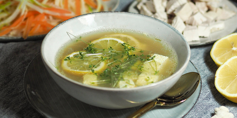 Hühnersuppe mit Zitronenthymian