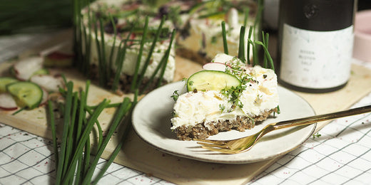 Sandwichtorte mit Rosenblütensalz