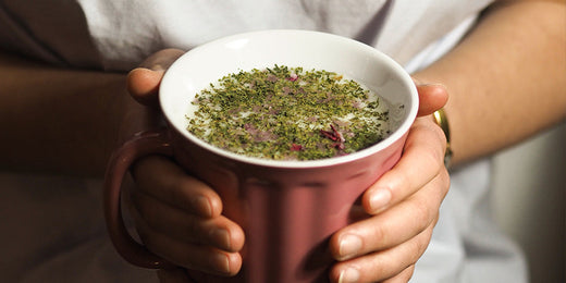 Spargelcremesuppe mit Rosenblütensalz