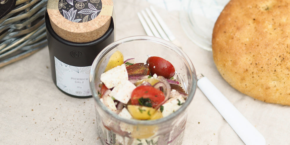 Bunter Tomatensalat mit Picknicksalz