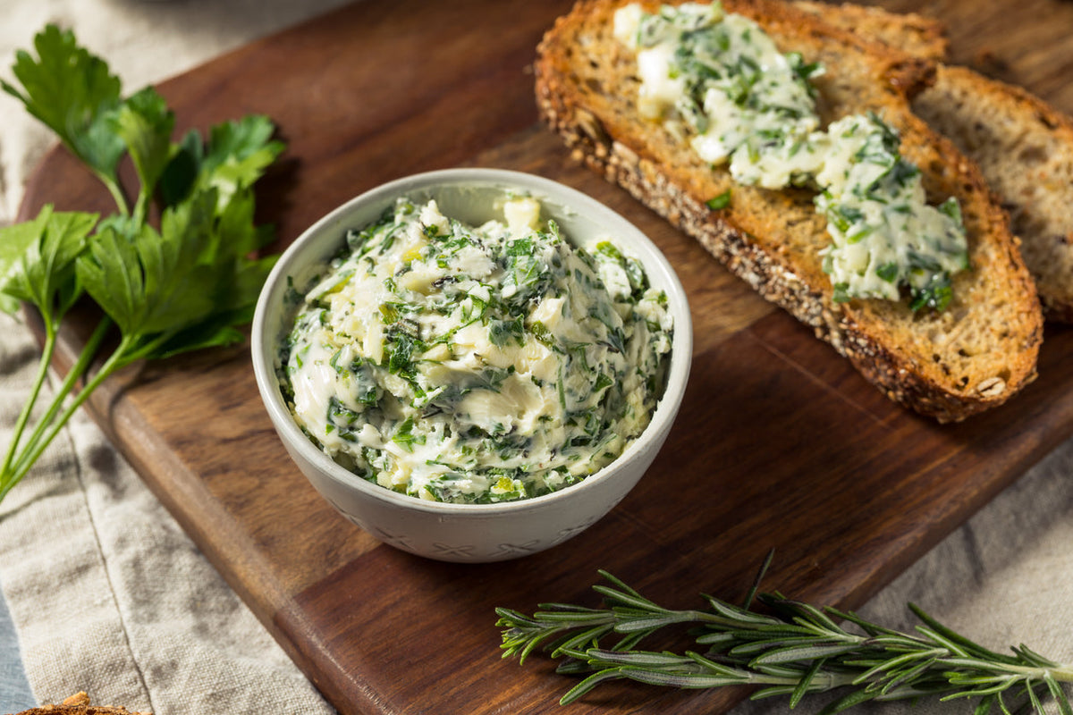 Grüne Kräuterbutter mit Hawaii Salz