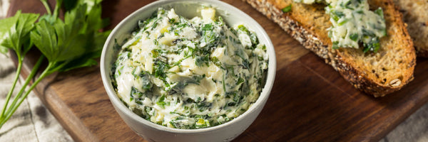 Grüne Kräuterbutter mit Hawaii Salz