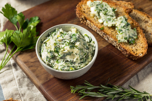 Grüne Kräuterbutter mit Hawaii Salz