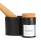 Gewürzmörser-Set mit schwarzem Keramikmörser, Holzstößel und Urwaldpfeffer aus Madagaskar in Keramikdose von Pfeffersack & Soehne.
