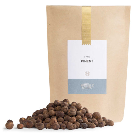 Ganze Pimentkörner im Kraftbeutel von Pfeffersack & Soehne – aromatischer Nelkenpfeffer mit warm-würzigem Geschmack für Schmorgerichte und Marinaden.