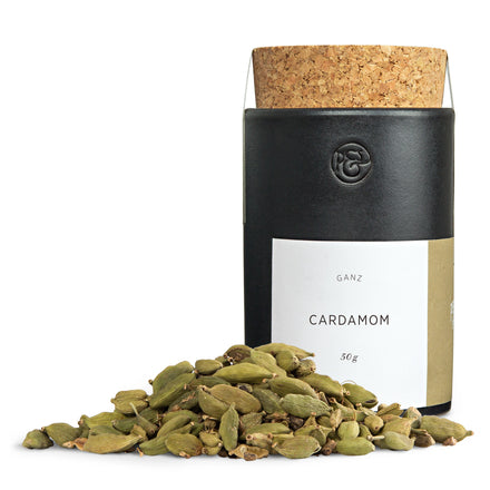 Ganzer Cardamom in der Keramikdose von Pfeffersack & Soehne
